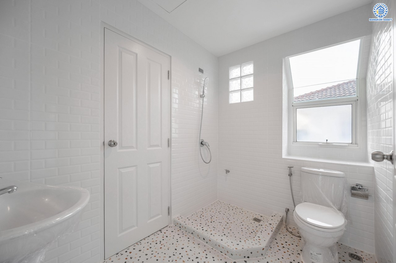 บ้านมือสองตกแต่งใหม่ โครงการ ชัยพฤกษ์ ติวานนท์-ราชพฤกษ์1 หลังมุม เนื้อที่ 68.4 ตร.ว. ฟังก์ชัน 3 ห้องนอน 2 ห้องน้ำ จอดรถได้ 2 คัน สภาพแวดล้อมดี บนทำเลศักยภาพ หน้าโครงการติดถนนใหญ่ เชื่อมต่อถนนราชพฤกษ์ ใกล้จุดขึ้นทางด่วน "ศรีสมาน" ใกล้ห้าง "เซ็นทรัล เวสต์เกต" และ "โรบินสัน ไลฟ์สไตล์ ศรีสมาน"...